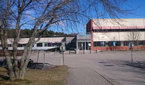 Entrén till kliniken i Strängnäs